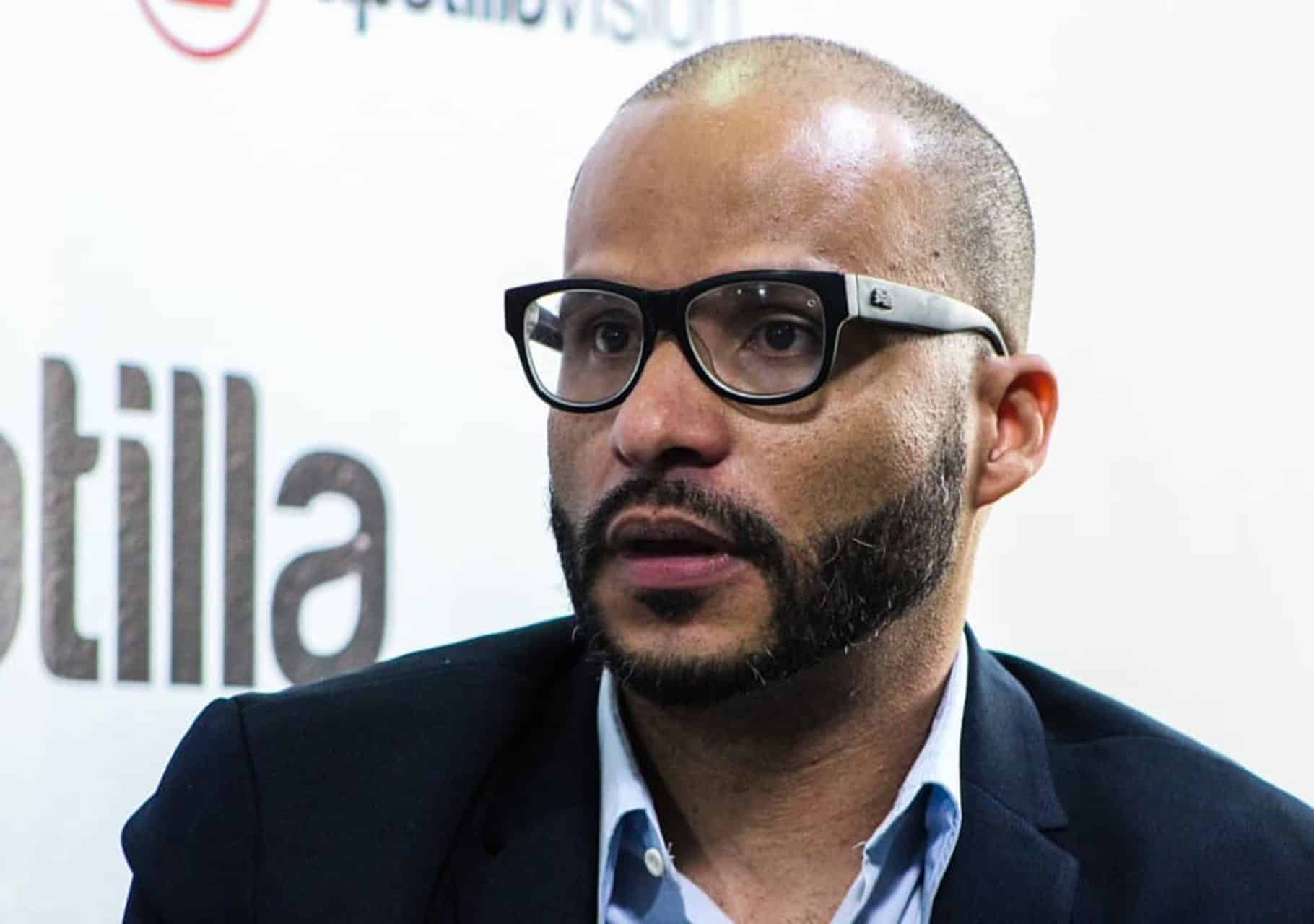 SEBIN detiene al periodista Rory Branker y allana su vivienda