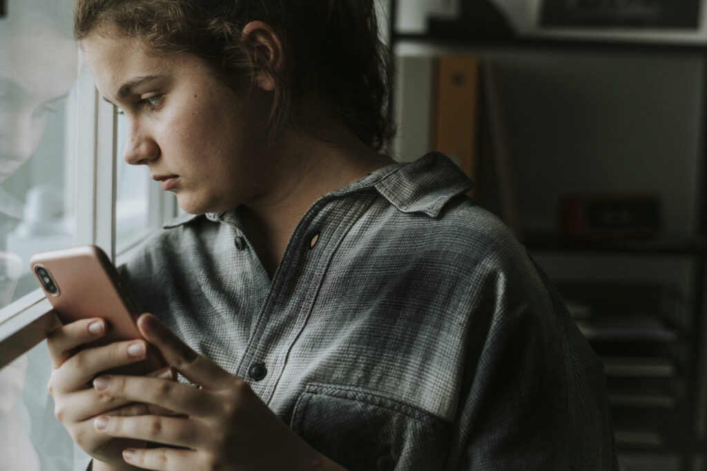 El 60% de las jóvenes españolas ha sufrido alguna vez violencia sexual digital y la gran mayoría lo cuenta | Fad Juventud