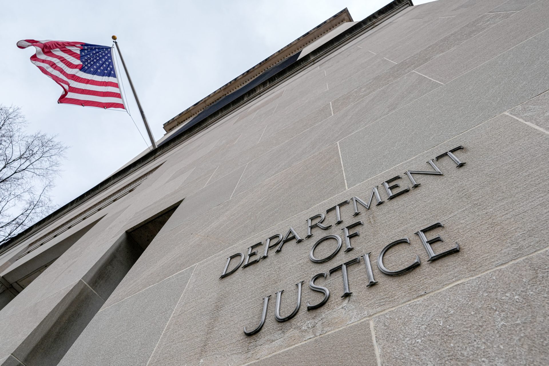 DOJ says government contractor misled agencies about platform’s FedRAMP compliance | FedScoop