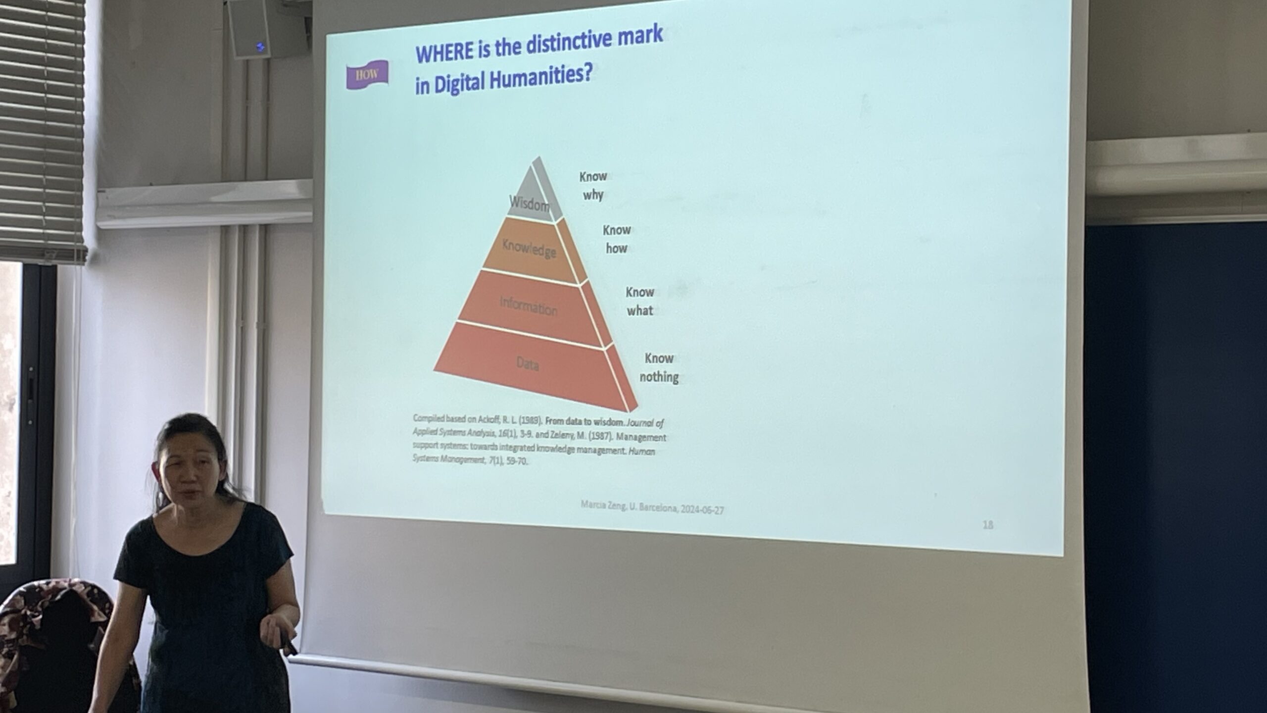 Conferència de Marcia Zeng sobre «smart data» i humanitats digitals - Notícies de la Facultat d'Informació i Mitjans Audiovisuals