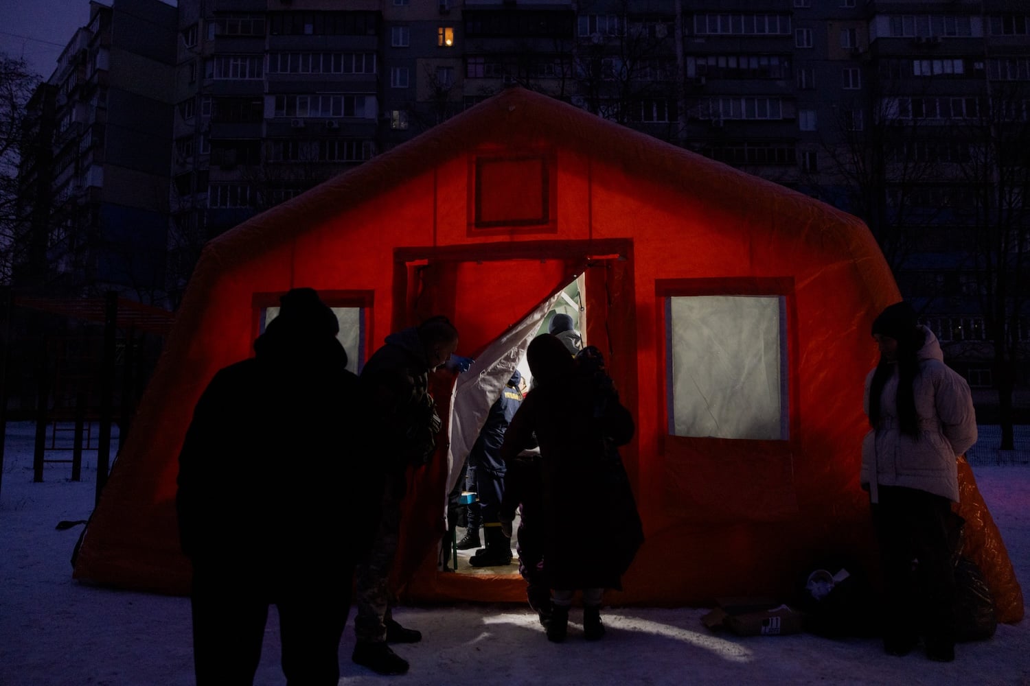 Russia-Ukraine War: Amid Strikes and Corruption Scandal, Kyiv Tries to Stay Warm