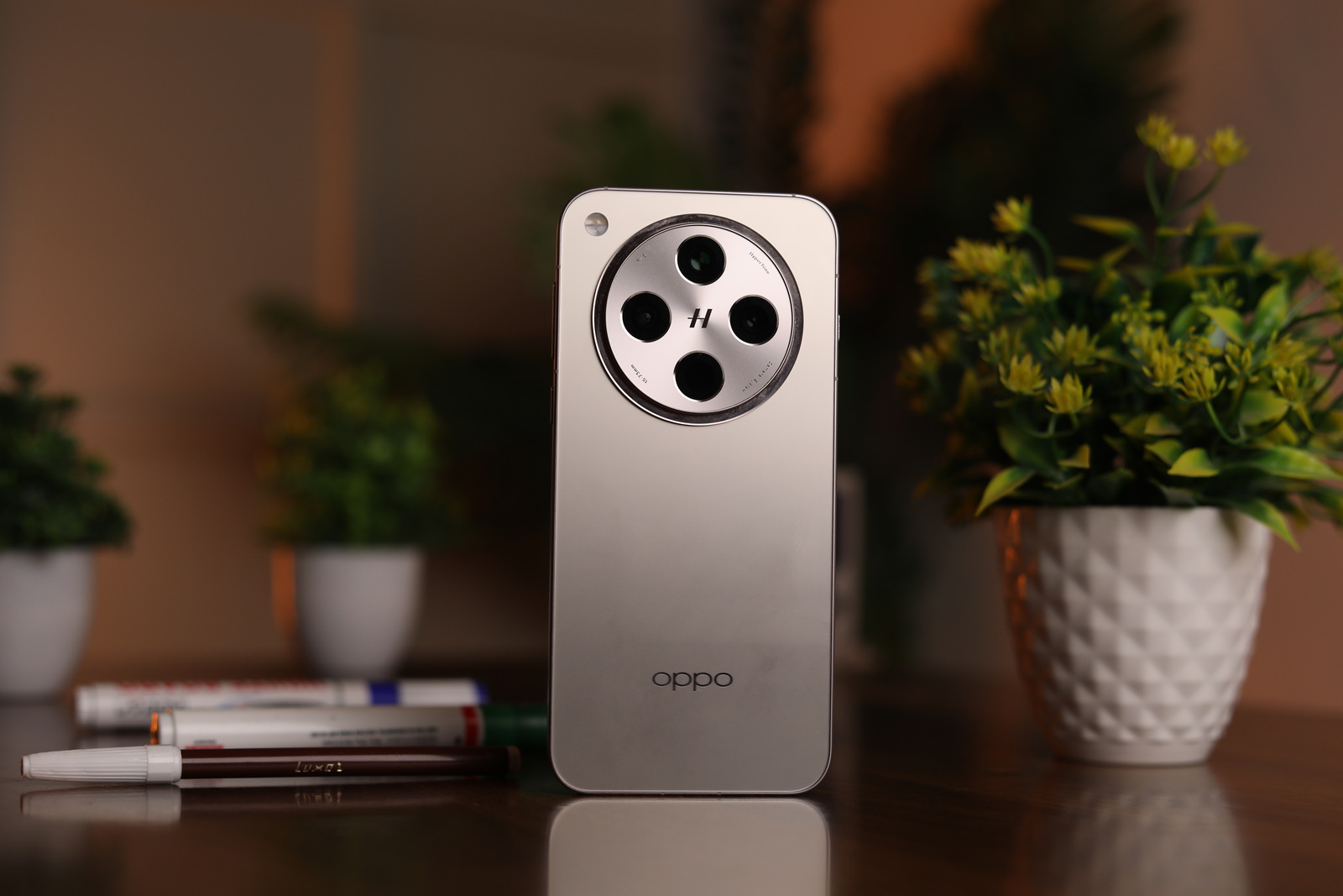 OPPO Find X8 Review: The Ultimate Camera Experience - Fossbytes