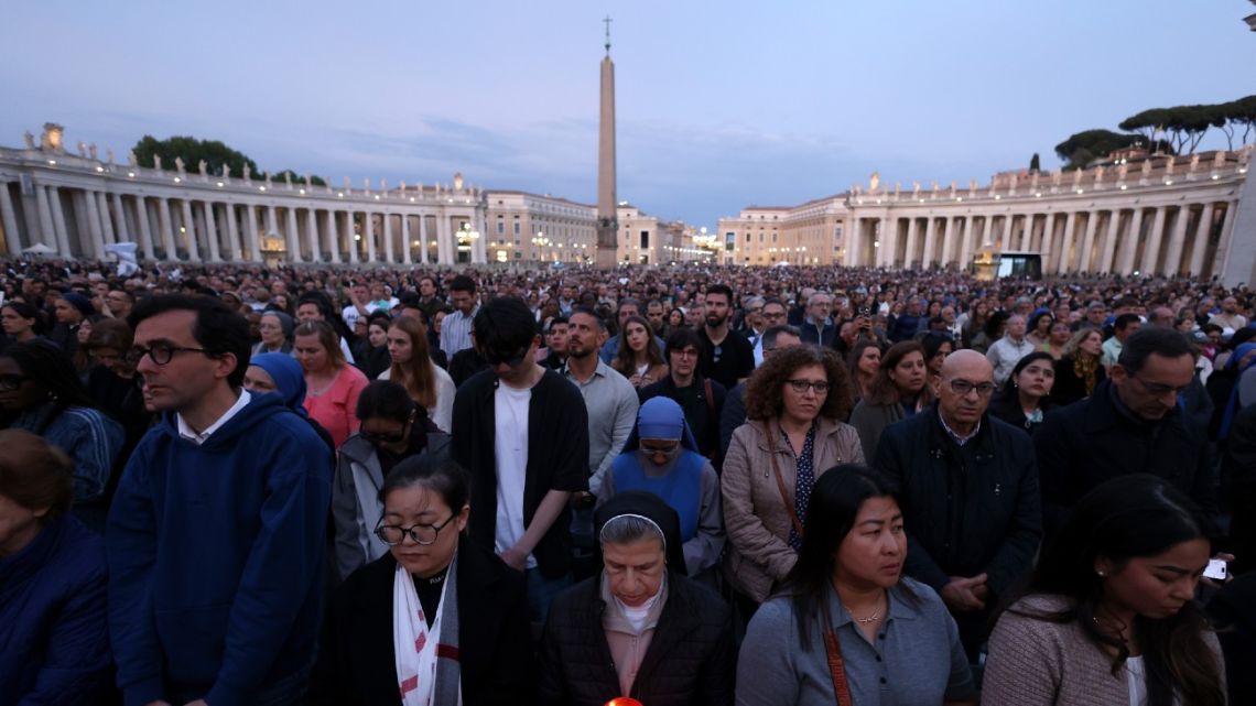 A simple funeral for Pope Francis becomes conduit to see Trump | Buenos Aires Times