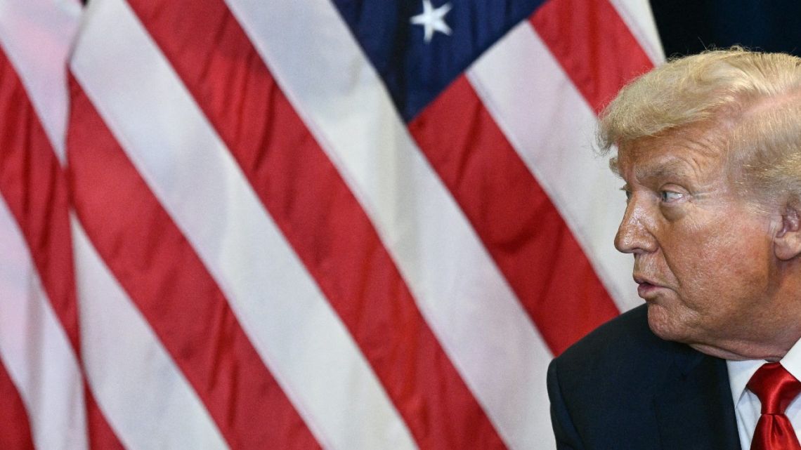Trump heads into Davos storm, with an eye on home | Buenos Aires Times