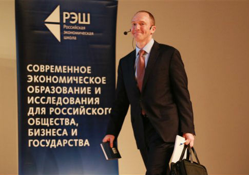 Trump Adviser’s Links to Russia on Display During Moscow Trip