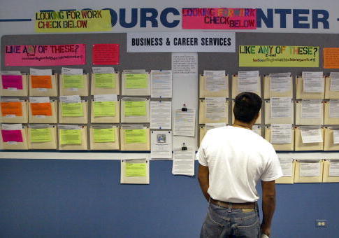 Study: Immigrant Waves Cut Job Openings