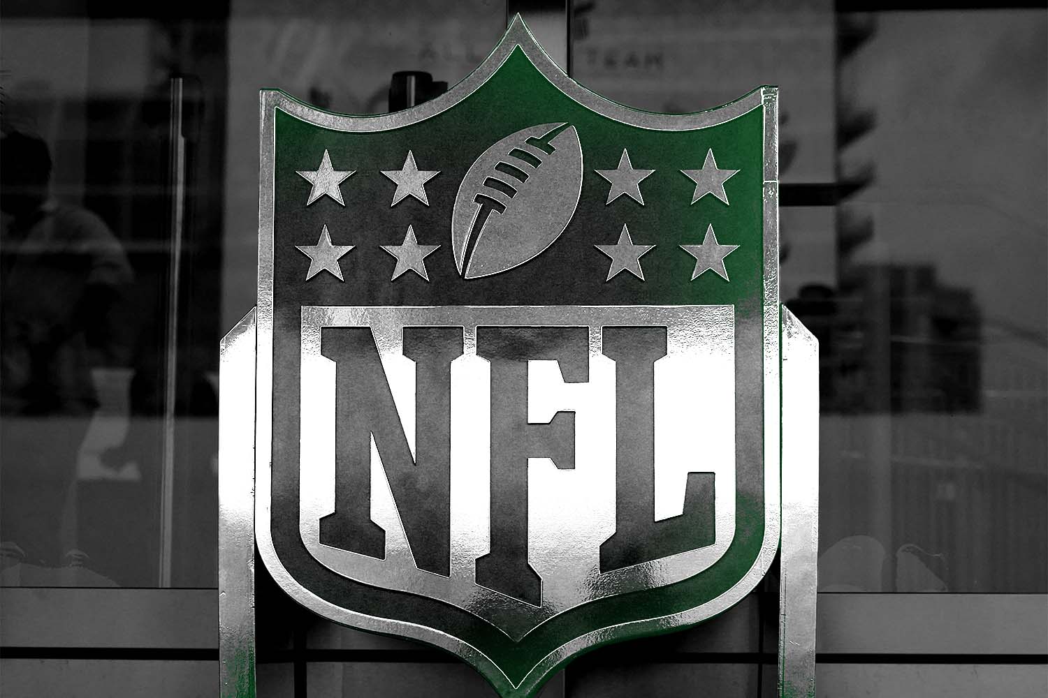 Apple Seeks NFL Assets in Major Bundled Deal