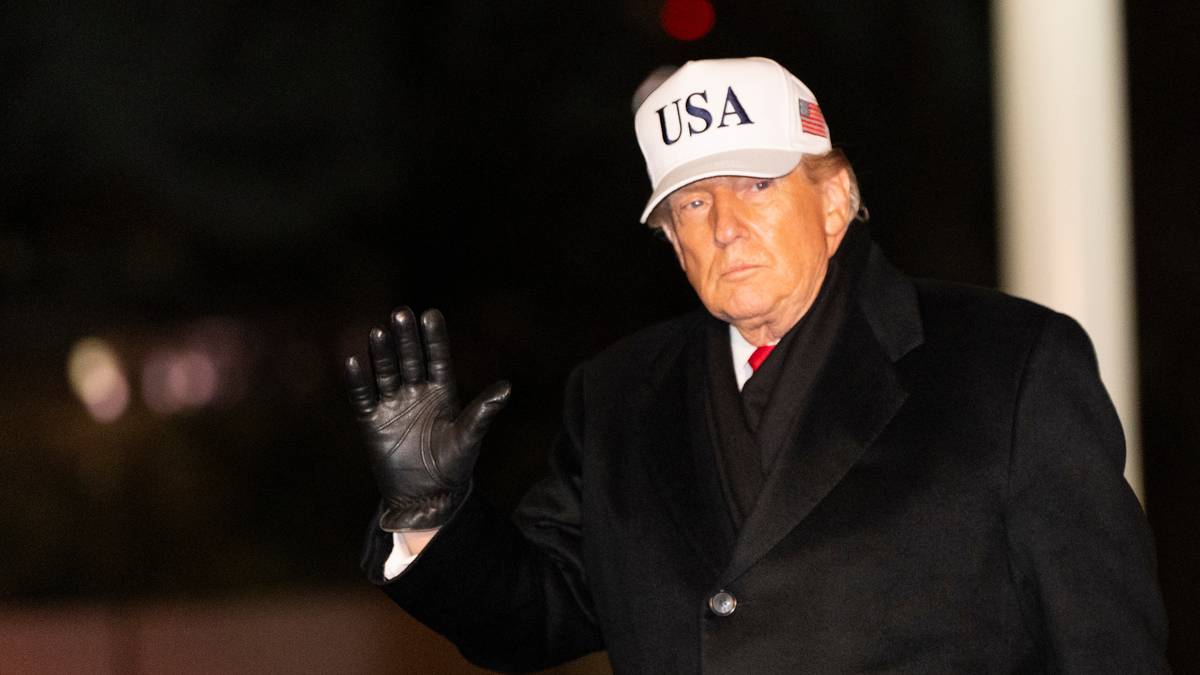 Trump: Flere nye krigsskip på vei mot Iran – NRK Urix – Utenriksnyheter og -dokumentarer