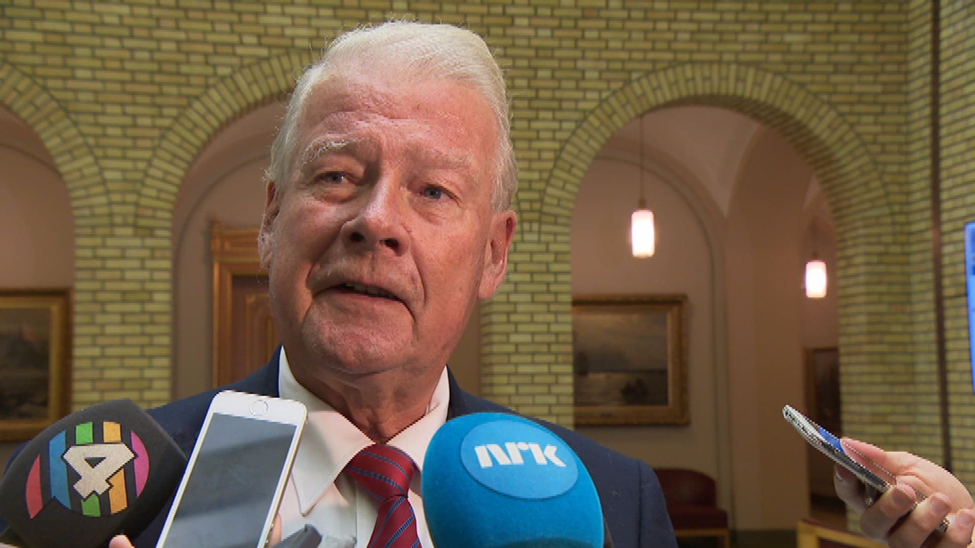 Stortinget har talt: Carl I. Hagen får ikke plass i Nobelkomiteen – NRK Norge – Oversikt over nyheter fra ulike deler av landet
