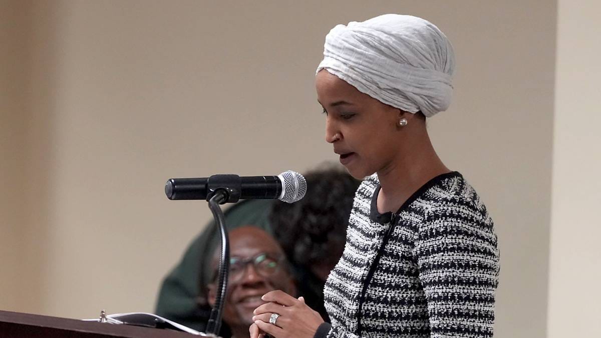 Kongressmedlem Ilhan Omar angrepet på folkemøte – NRK Urix – Utenriksnyheter og -dokumentarer