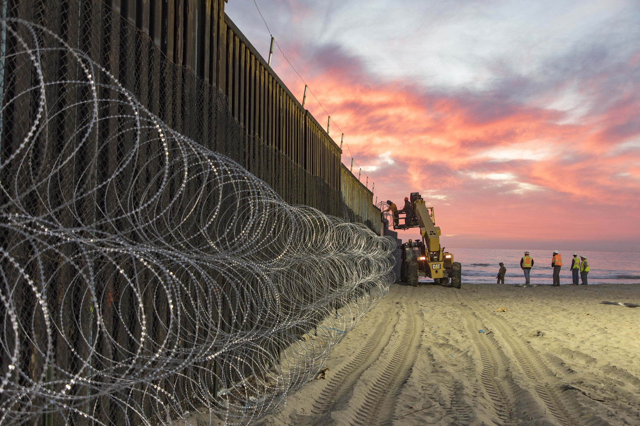 The Transnational Far Right Reacts to Texas Border Standoff - Global Project Against Hate and Extremism