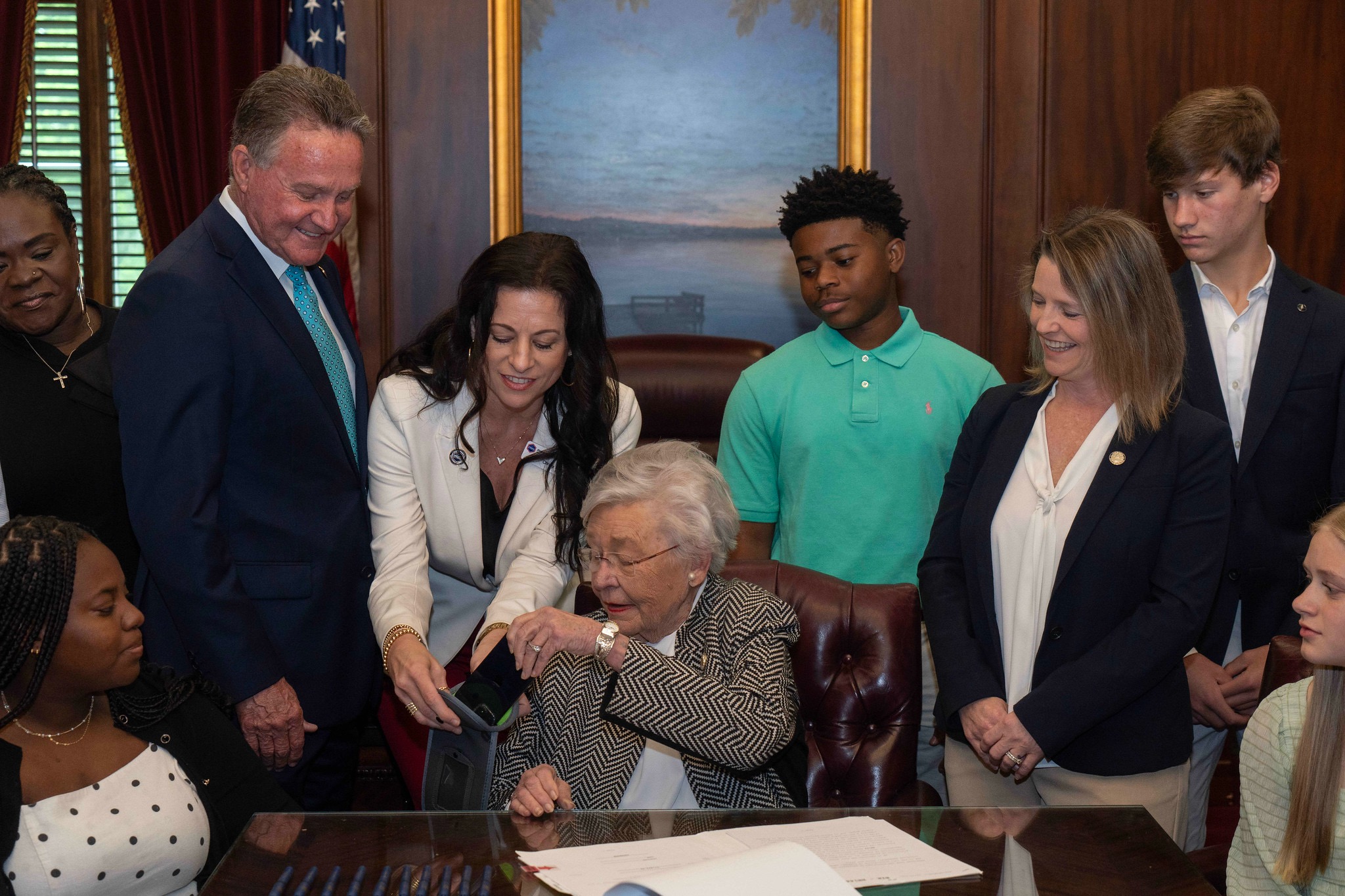 Governor Ivey Signs “FOCUS Act” Preventing Use of Cell Phones in Alabama Public Schools -