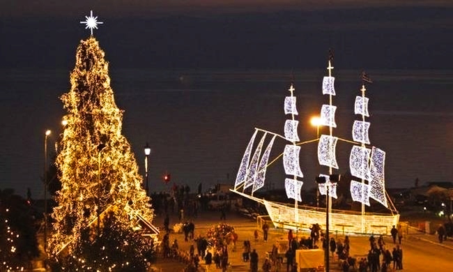 The Greek Tradition of Decorating Boats—Not Trees—for Christmas - GreekReporter.com