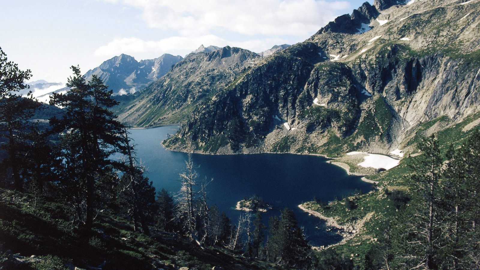 Flying microplastics? Researchers find plastics on remote French mountaintop | Grist