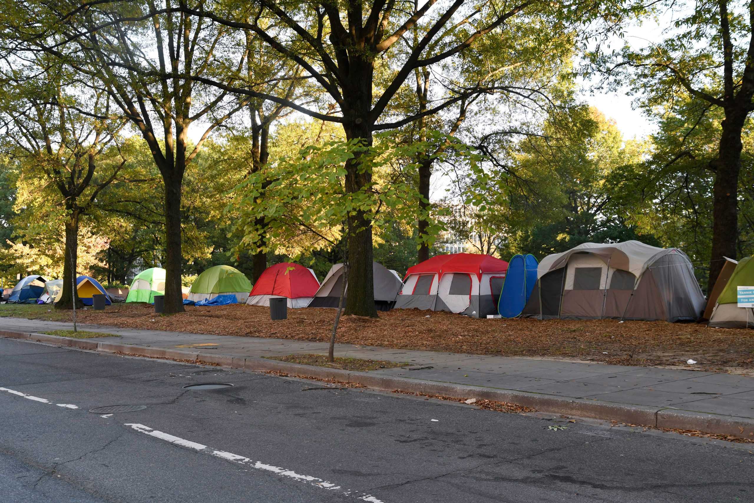 D.C. officials pilot program to shut down E Street homeless encampment – The GW Hatchet