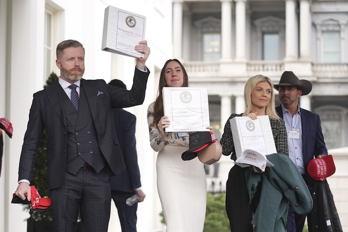 DOJ to Allow Lawmakers to See Unredacted Versions of Epstein Files | Headline USA