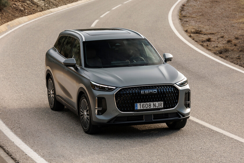 Probamos el Ebro S900: habría que gastarse mucho más dinero para comprar otro coche que ofrezca lo que este SUV con ADN español