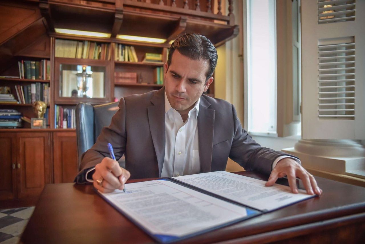 Consulta el listado de órdenes ejecutivas luego del paso del huracán María - Microjuris al Día