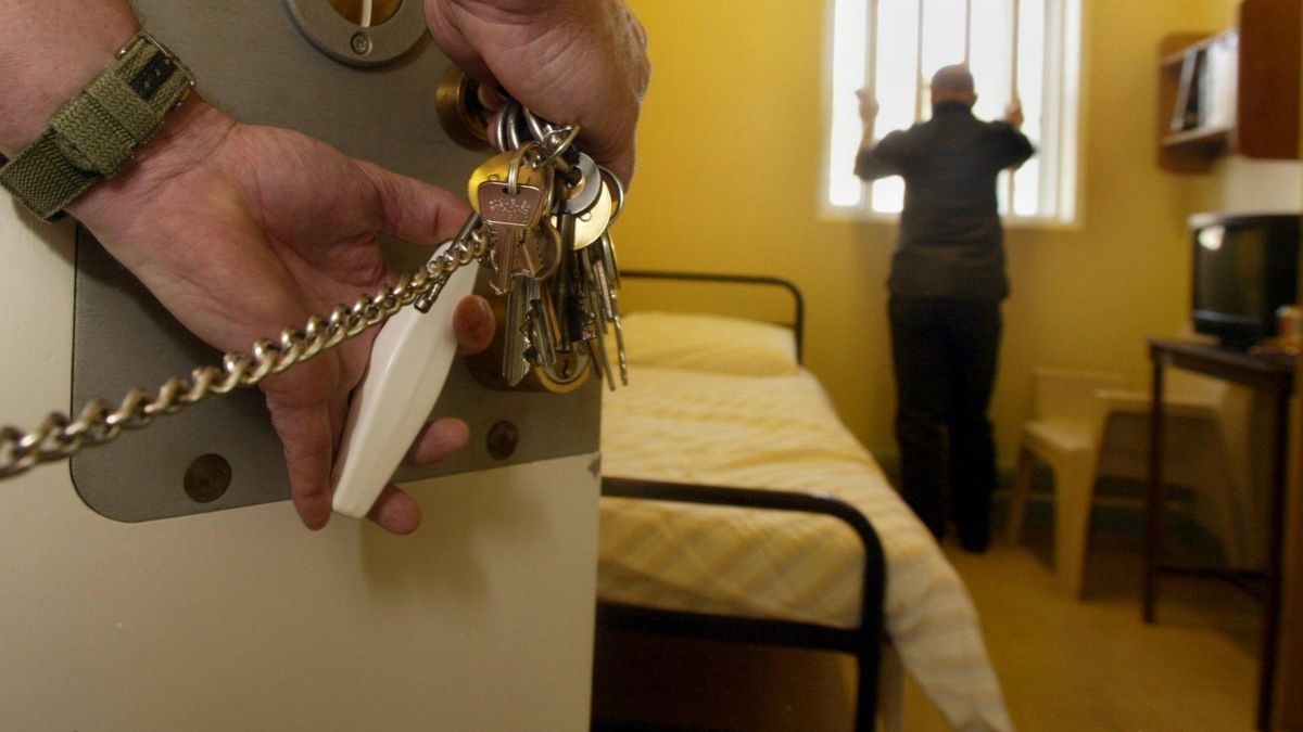 Drugs in Scottish jails 'worse than ever' as prison guard says hi-tech scanners not being used - Daily Record