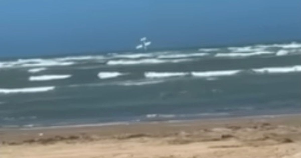 Horror moment plane crashes into sea killing two teens and pilot in front of beachgoers - Daily Star