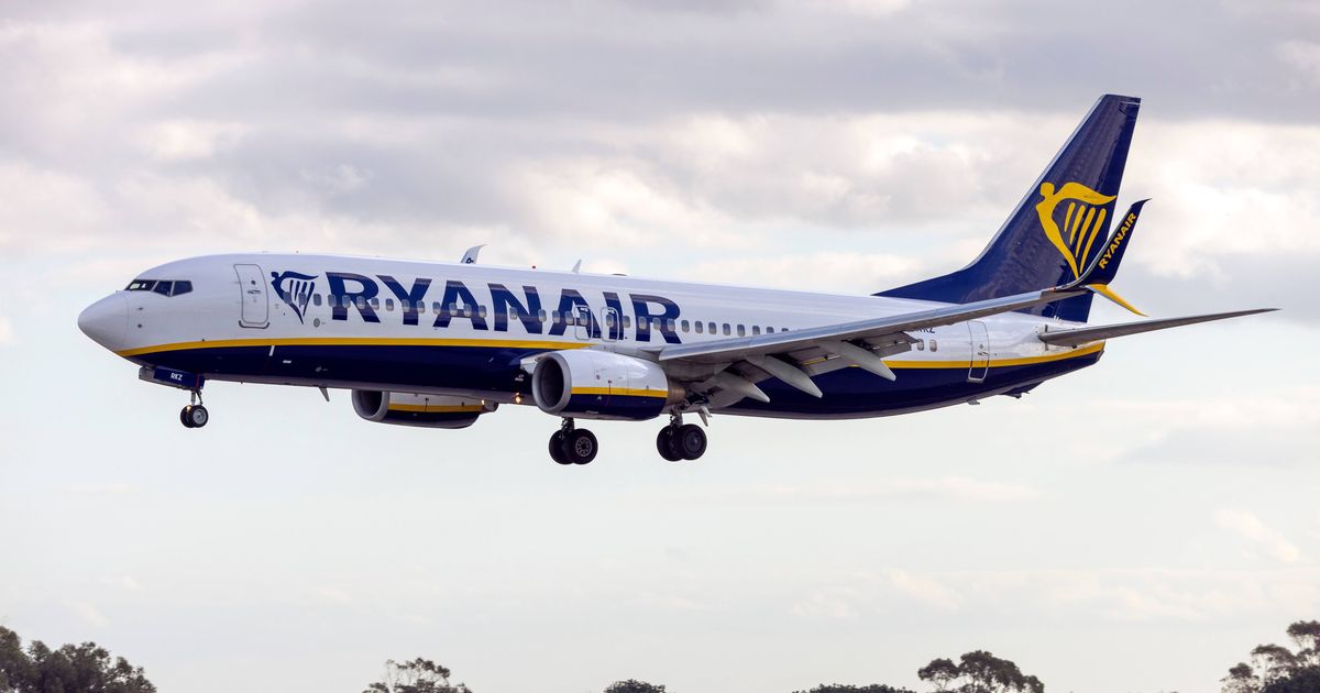 Ryanair asks passengers to ‘please’ stop wearing popular clothing on flights | Irish Star