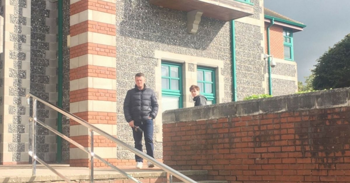 Far right activist Tommy Robinson was warned by police after turning up at Canterbury Crown Court | Kent Live
