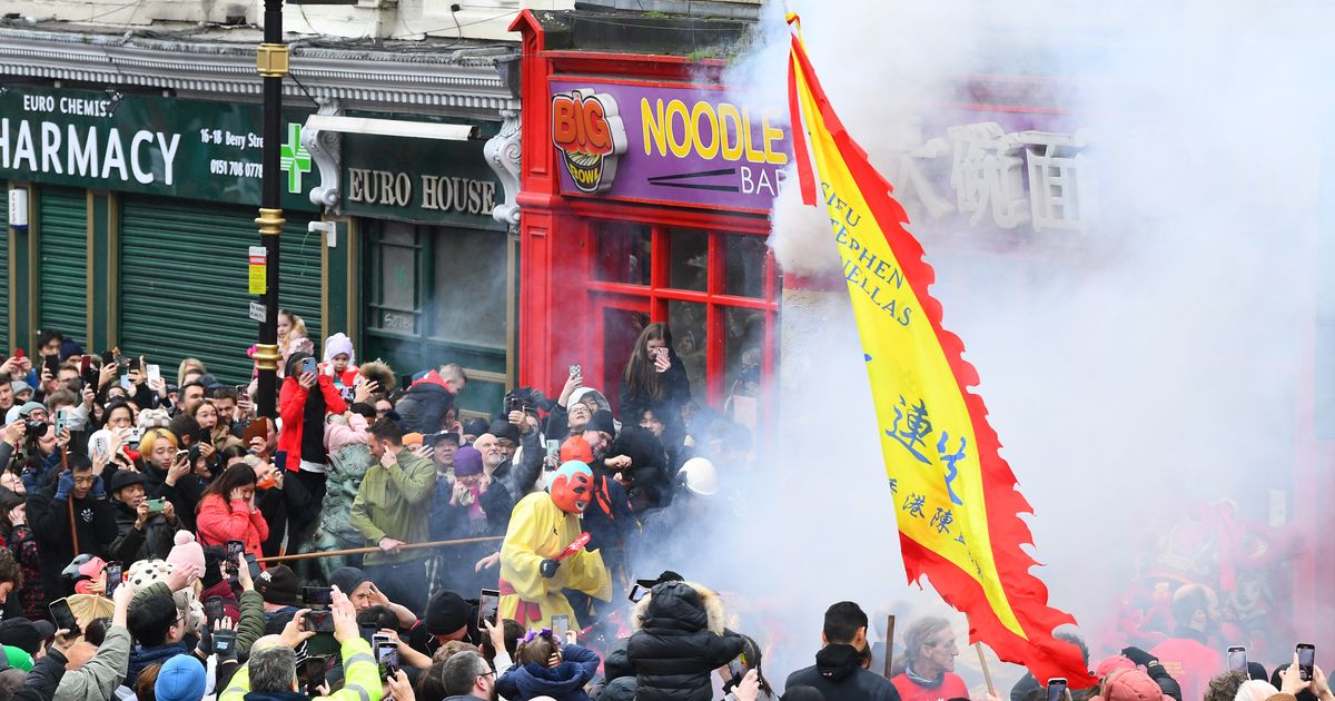 Firecrackers, dragons and music: Hundreds line city streets to celebrate Chinese New Year - Liverpool Echo