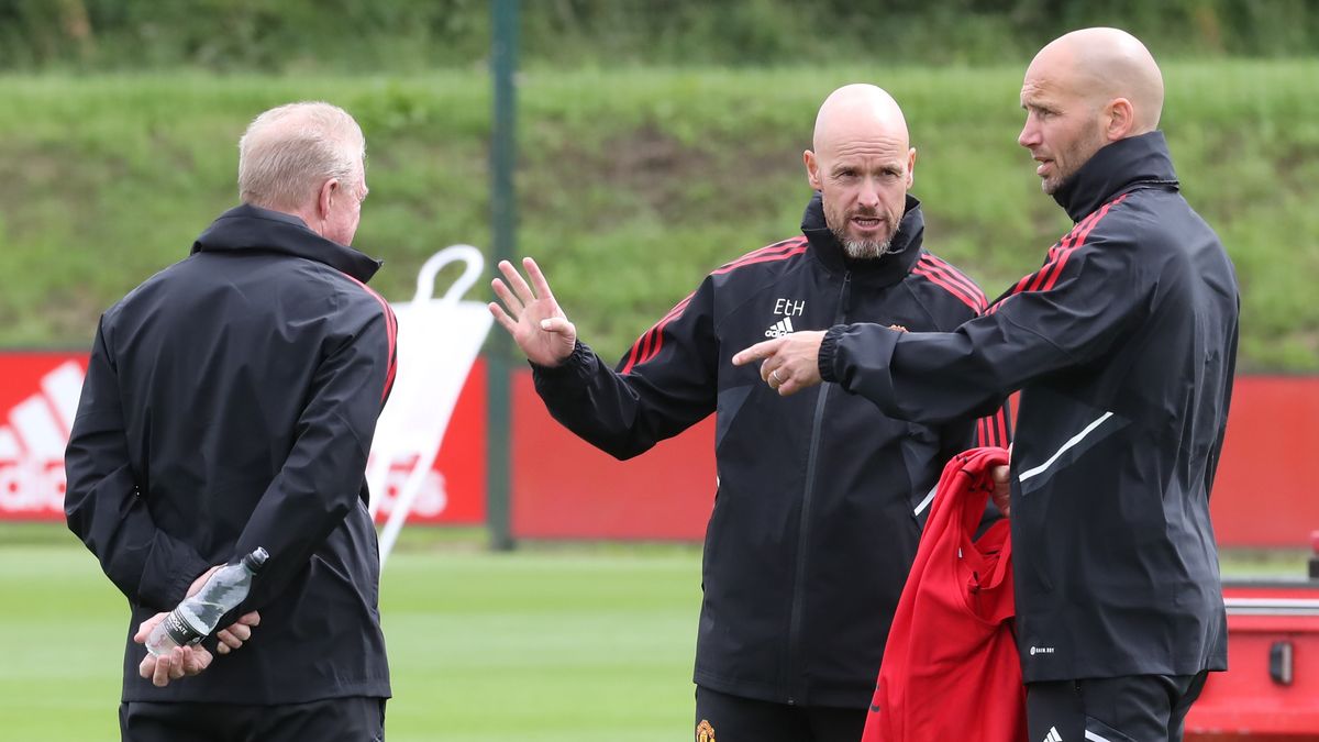 Ruthless Erik ten Hag launches major crackdown on dressing room leaks at Man Utd - The Mirror