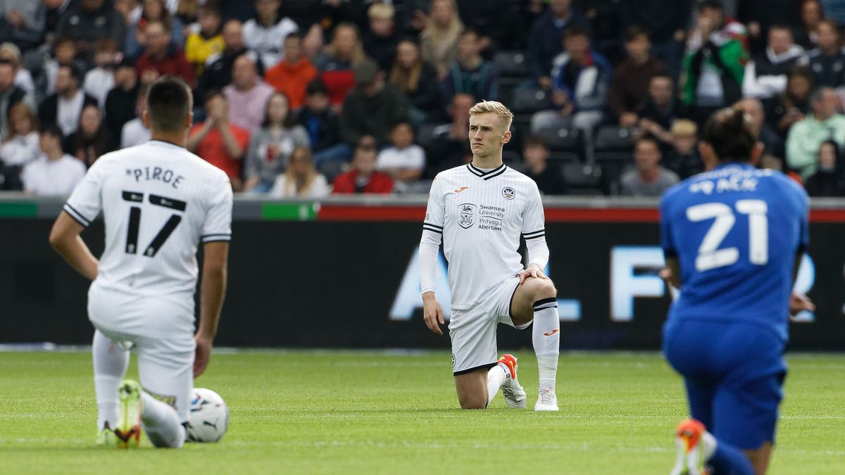 Swansea City outline why their players and staff won't be taking the knee this season - The Mirror