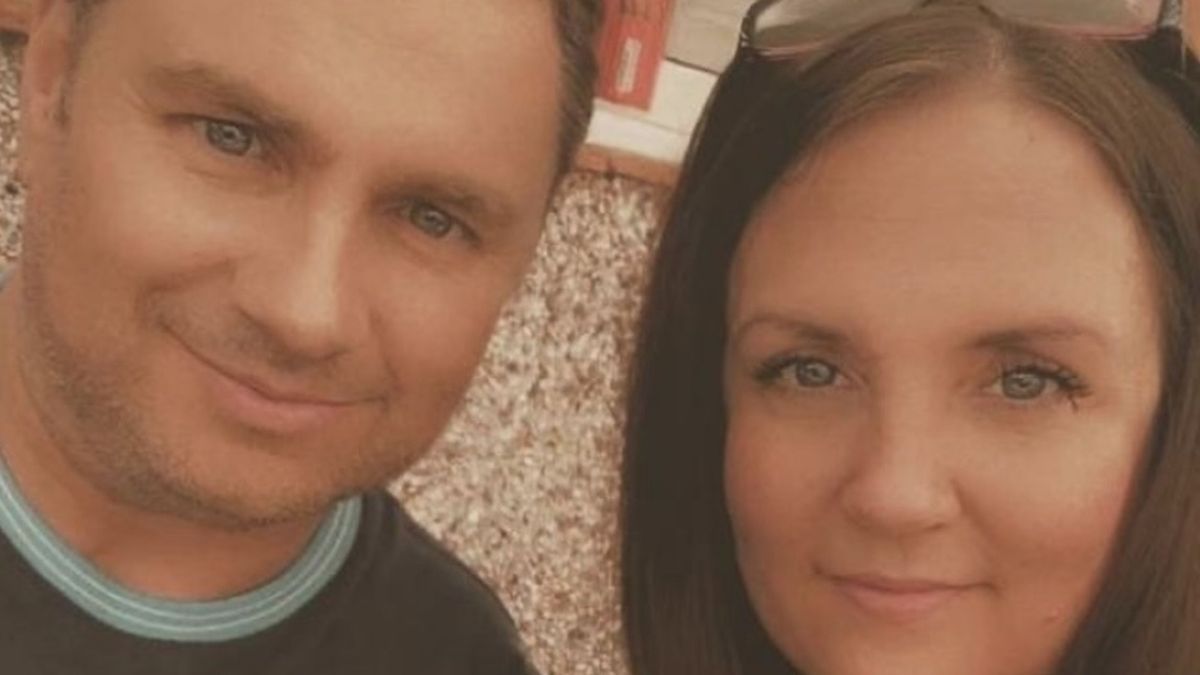 Sunbed shop worker offered free tanning as perk - but now she's battling skin cancer - The Mirror