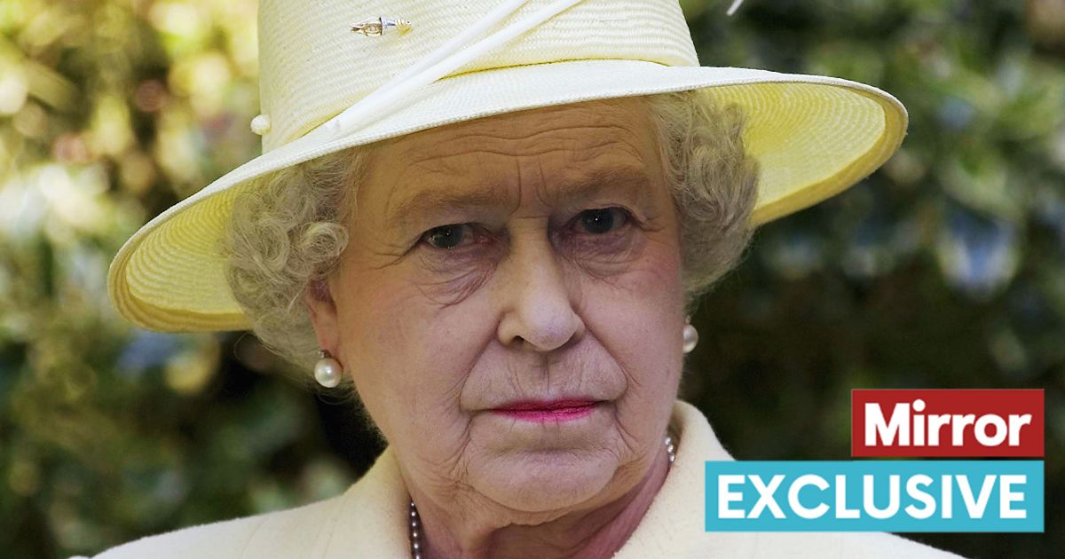 Queen's strict bedroom rule broken by senior royal – with hilarious result - The Mirror