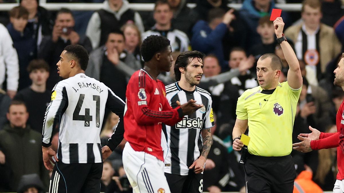 Man United handed instant penalty verdict moments after red card fury against Newcastle - The Mirror