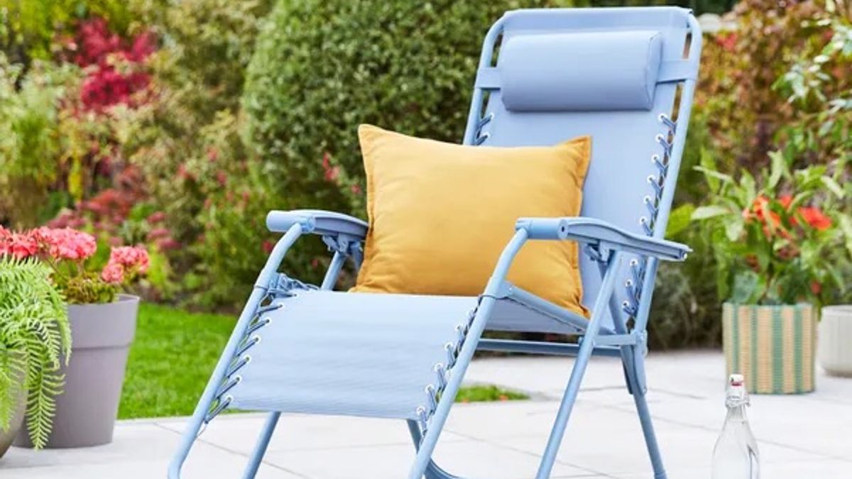 Dunelm launches new ‘super comfy’ garden lounging chair that comes in four spring colours - The Mirror