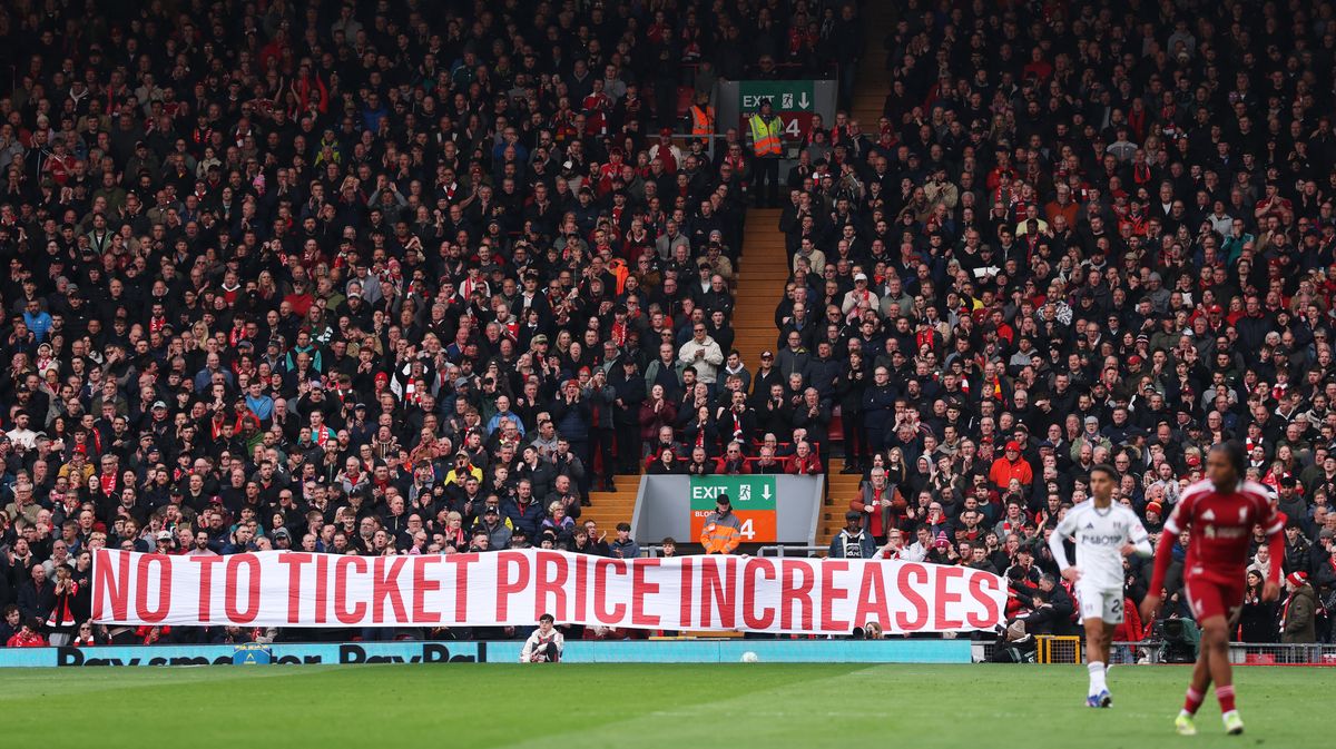Liverpool fans protest at Fulham match after club decision and email from chief - The Mirror