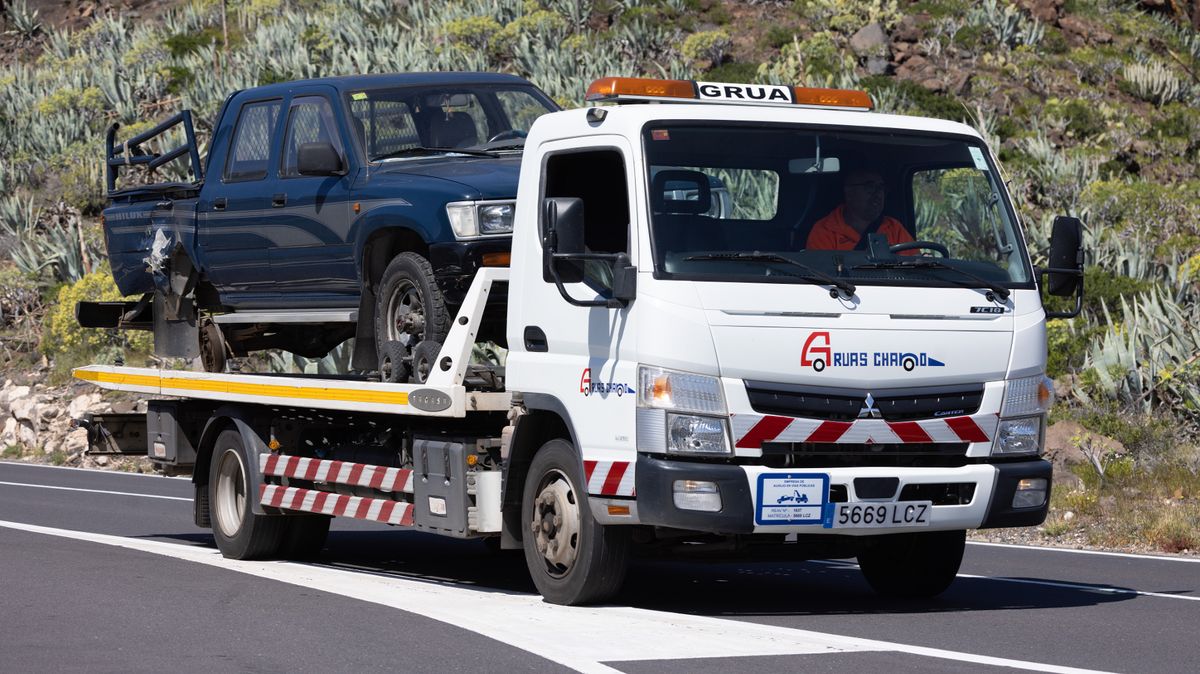La Gomera crash update as probe continues after Brit tourist dies in smash - The Mirror