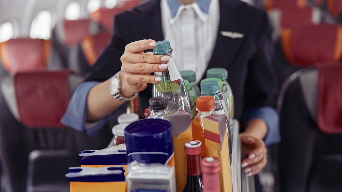 'I spent seven years as flight attendant - please stop making tray table mistake' - The Mirror