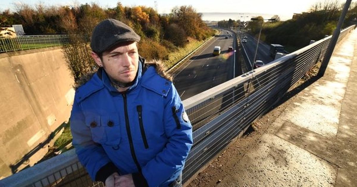 Suicidal man talked down from bridge returns to spot a WEEK later to beg others to seek help - The Mirror