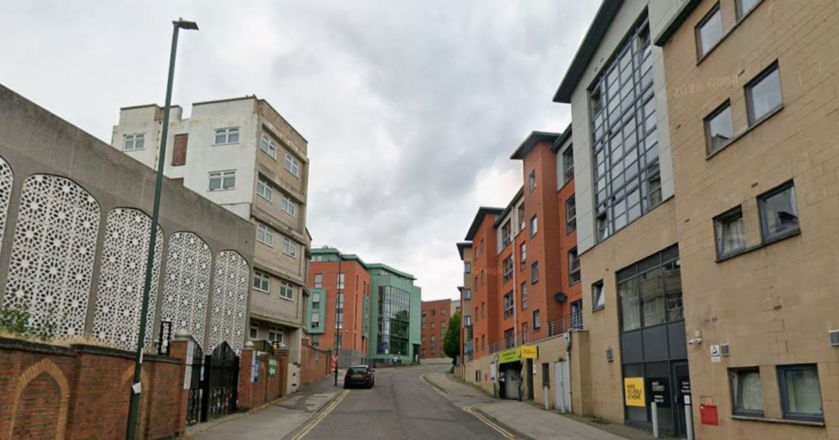 Investigation launched after recovery truck driver injured while loading car in Nottingham street - Nottinghamshire Live