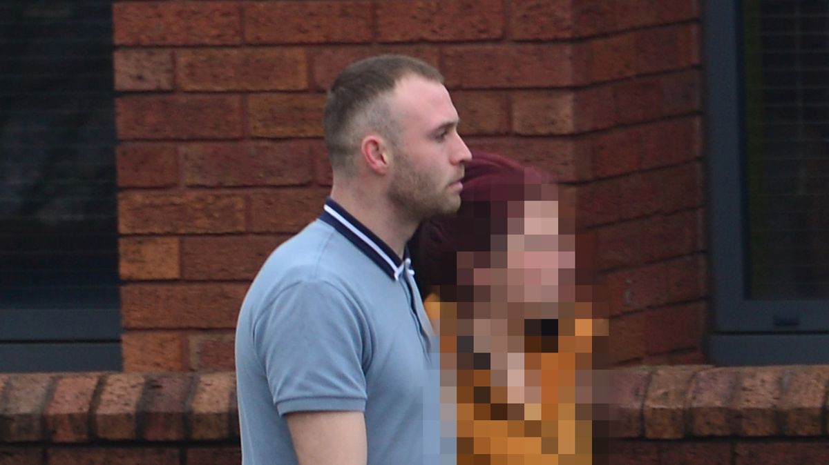 Brickie burgled house as paramedics treated seriously-ill owner upstairs - Stoke-on-Trent Live