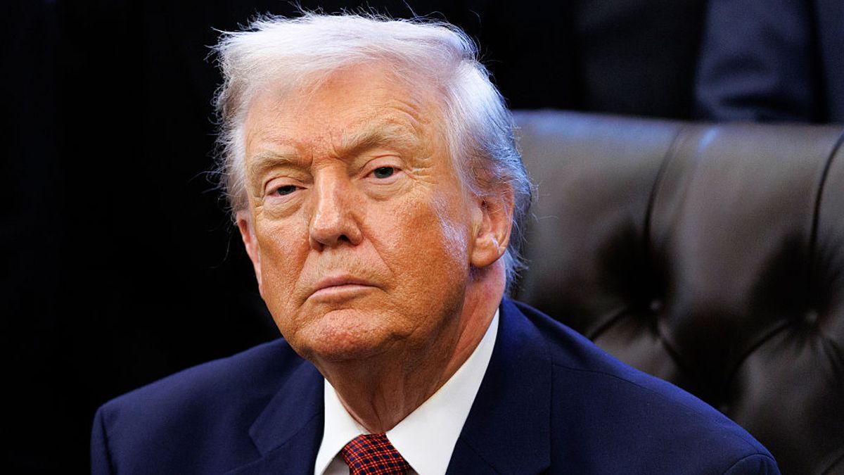 Trump claims $2K stimulus comes from 'trillions' in tariff funds - here's what he means - The Mirror US