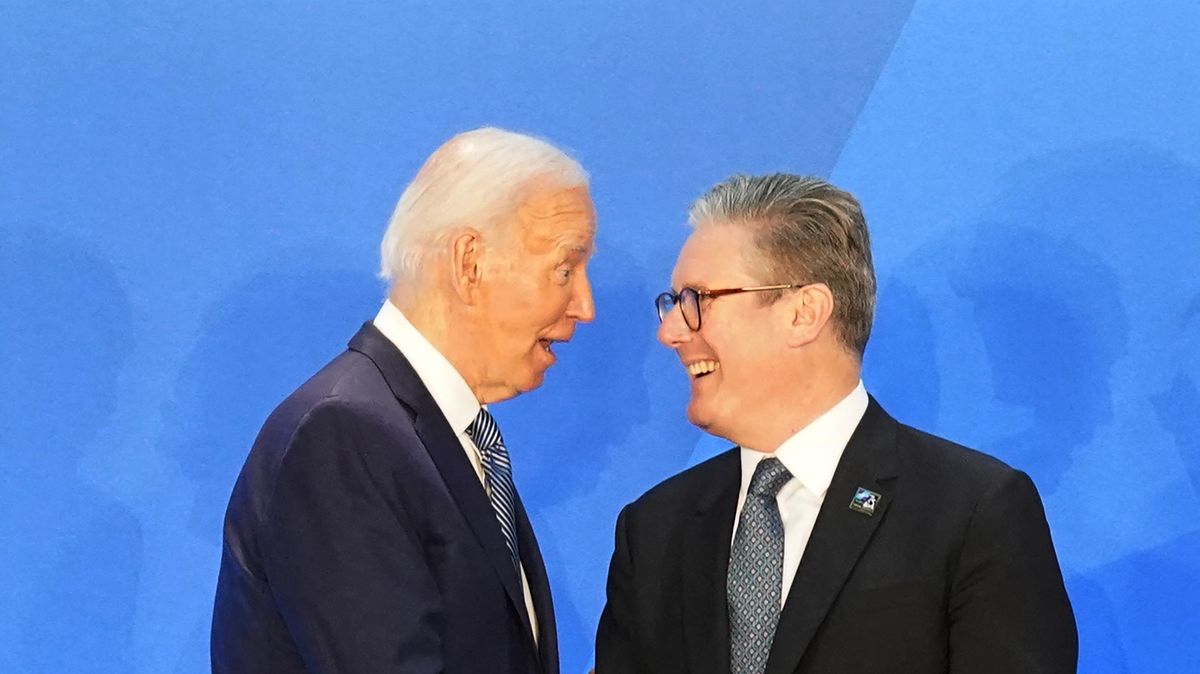 Why is British Prime Minister Keir Starmer an Arsenal fan? Joe Biden's gift explained - The Mirror US