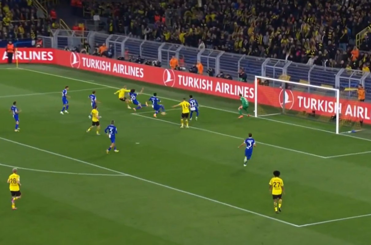 Video: Borussia Dortmund's Mats Hummels produces beautiful pass