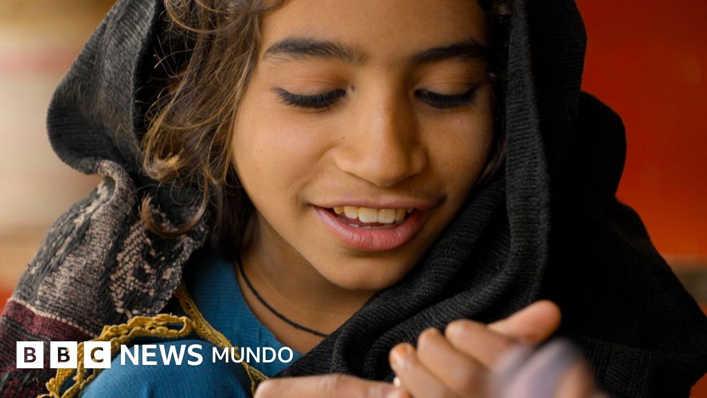 "Los demás niños no juegan conmigo desde que me infectaron": el hospital sospechoso de ser epicentro de una ola de contagios infantiles de VIH - BBC News Mundo