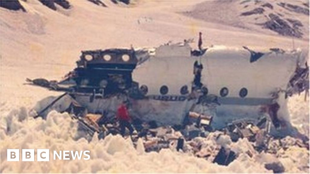 Andes plane crash: 'I ate my friends to survive' - BBC News