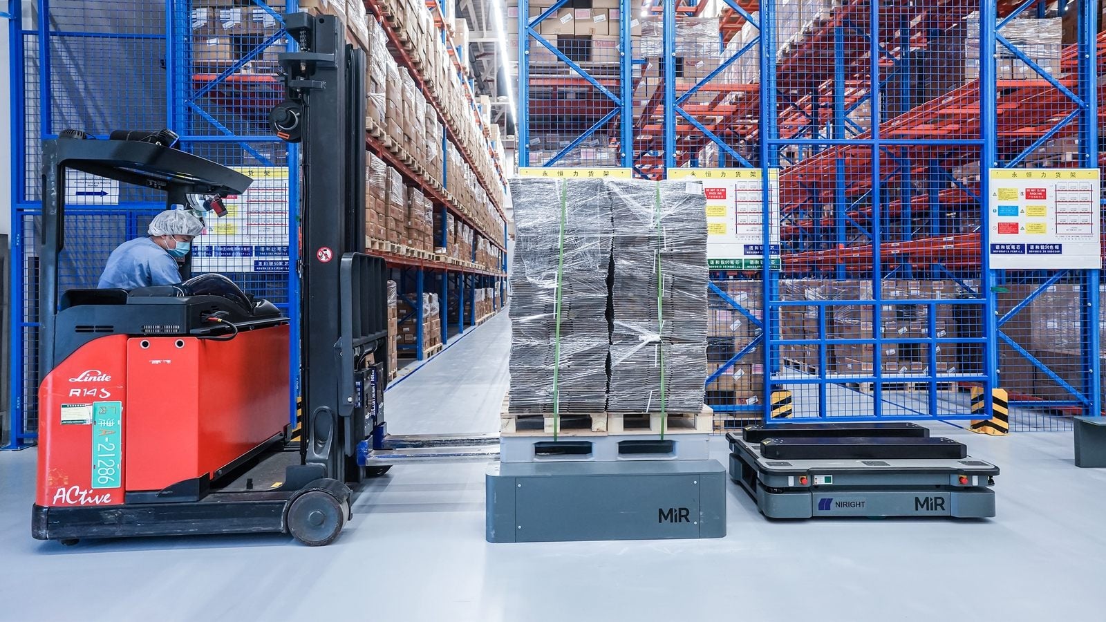 AI-equipped Robots Help Logistics Industry to Fight Labor Shortages - International Federation of Robotics