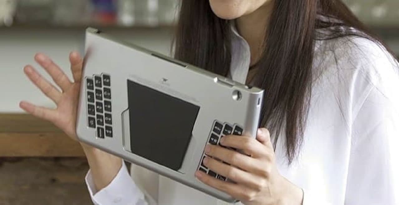 アコーディオン？いえこれ、iPad用の背面キーボードです ― 電車や飛行機の中でタッチタイプできる「T-BLADE」、先行予約販売開始 [インターネットコム]