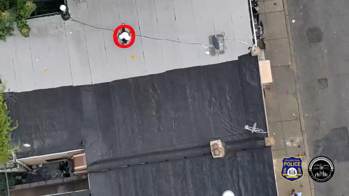 Skydio Drone locates subject that fled to the roof | Skydio