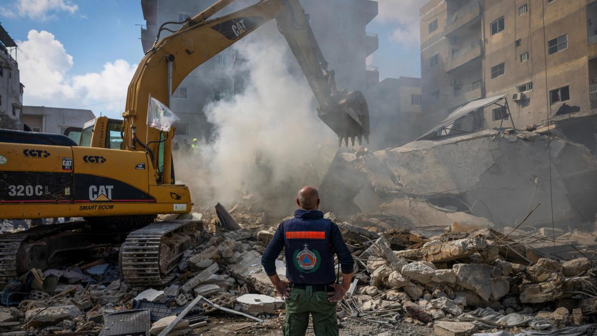 Ataques israelíes en Líbano dejan 100 muertos y 700 heridos, según Ministerio de Salud