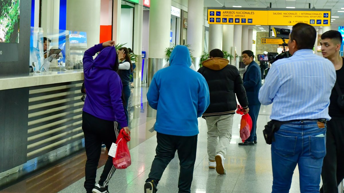 Llega a Guayaquil un tercer grupo de migrantes deportados desde Estados Unidos