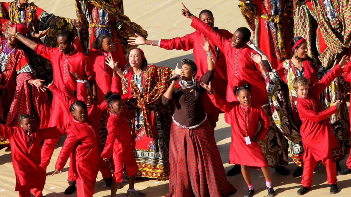 Mazwai: la cantante sudafricana que le canta a su generación del Apartheid
